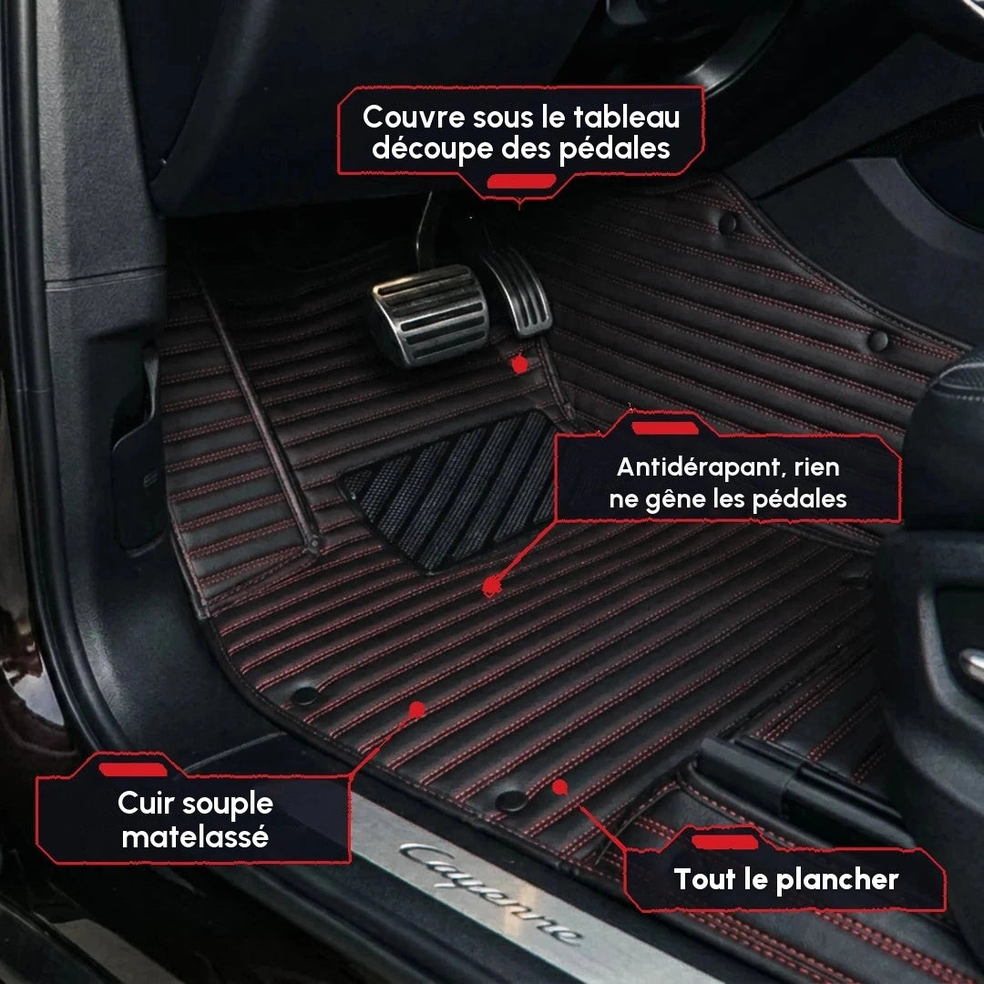 Gros plan d'un tapis d'auto Matrikar série Ribbed en noir et rouge, montrant la couverture sous le tableau de bord, la découpe des pédales et la surface antidérapante