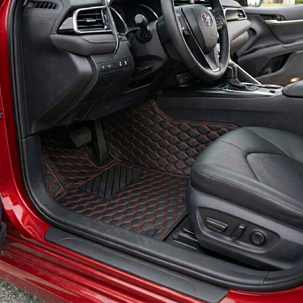Tapis d'auto sur mesure série Hexa - Surpiqûres noir et rouge