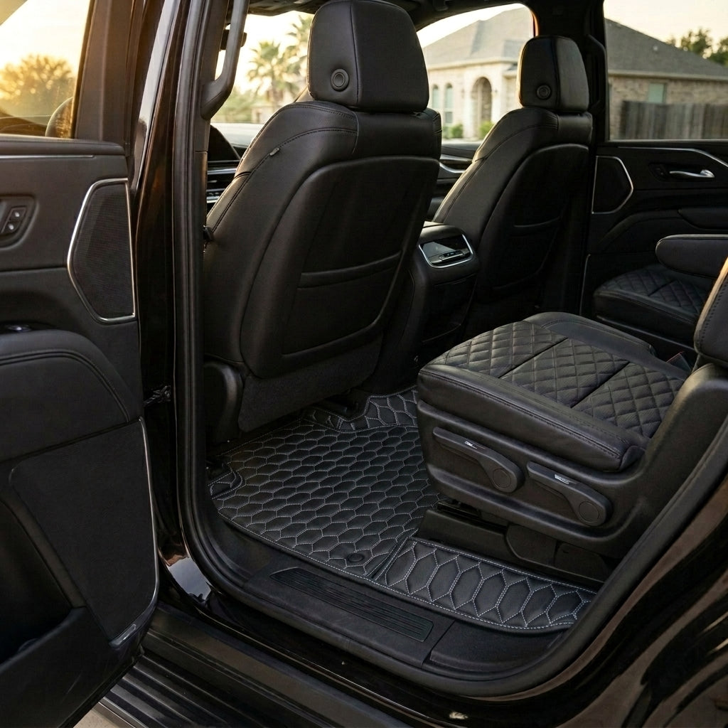 Tapis d'auto sur mesure série Hexa - Surpiqûres noir et blanc