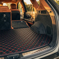 Tapis de coffre sur mesure Diamond - Surpiqûres noir et rouge