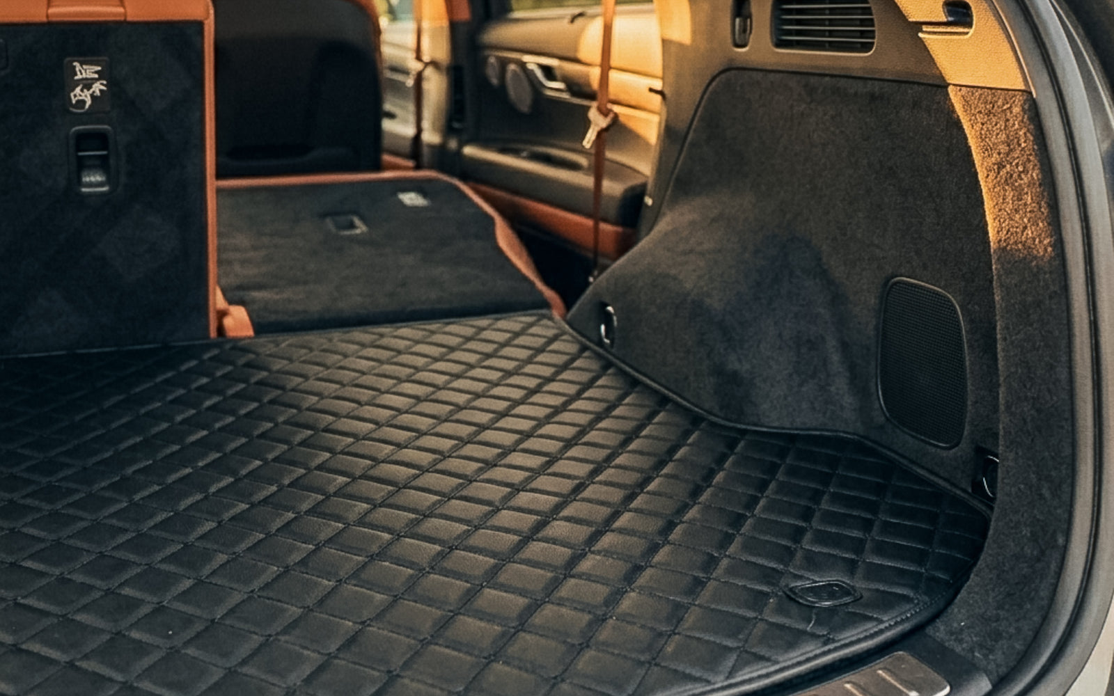 The same cargo area with the Matrikar trunk mat fitted